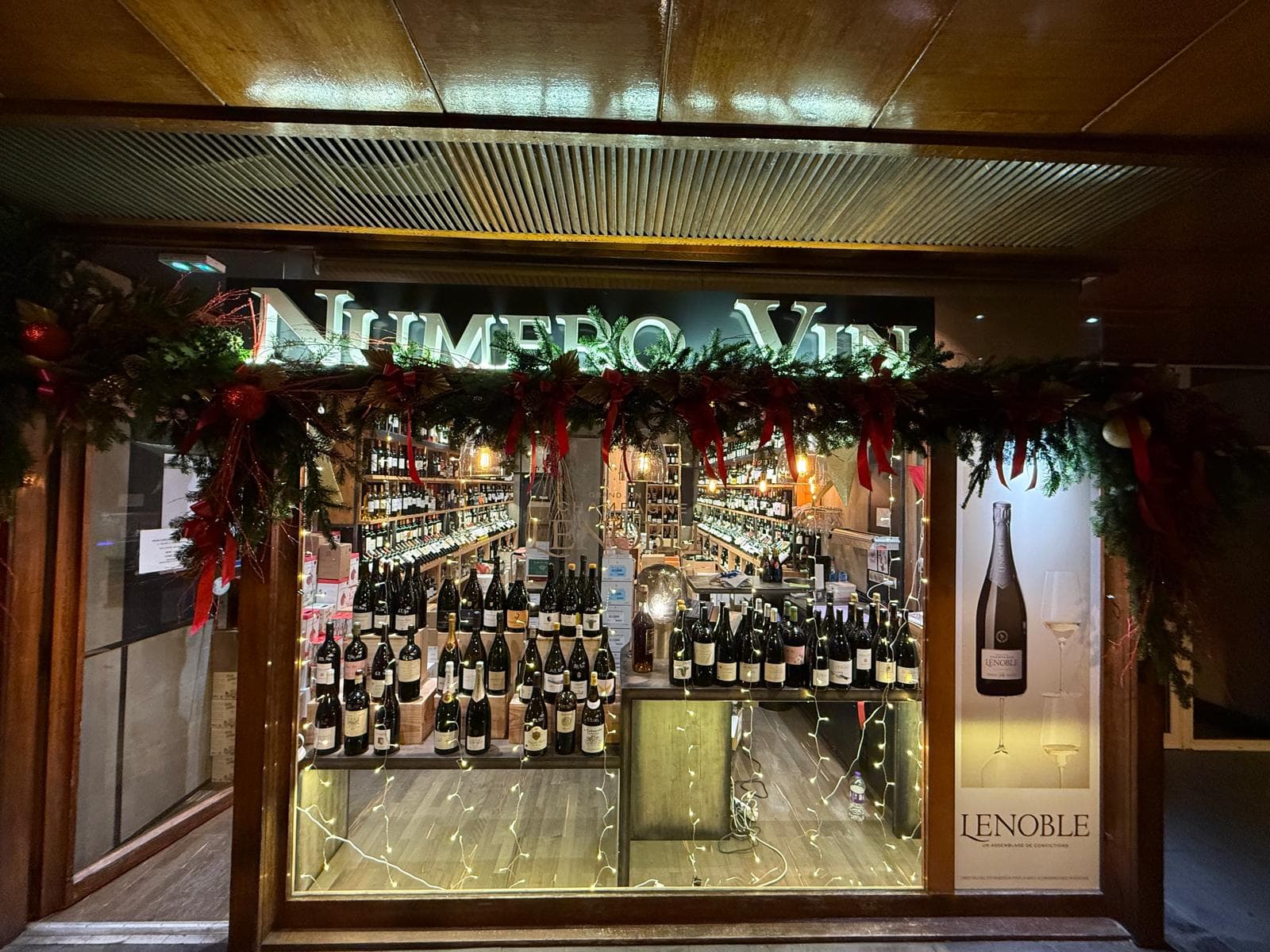 Façade de la boutique Numéro Vin à Saint-Jean-de-Luz